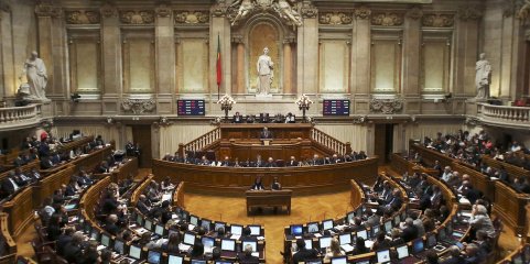 Parlamento rejeita todos os projetos sobre aumento do custo de vida
