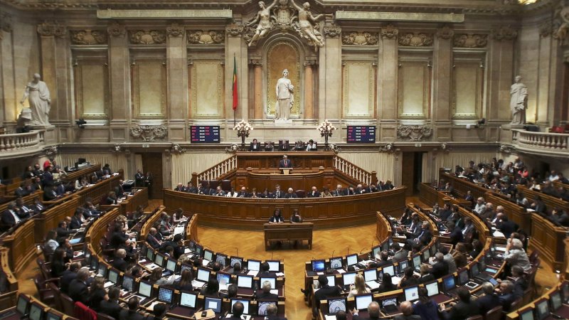 Parlamento rejeita todos os projetos sobre aumento do custo de vida