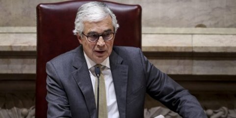 Aguiar-Branco avisa que “questões fraturantes” não estão fechadas e dispensadas de debate