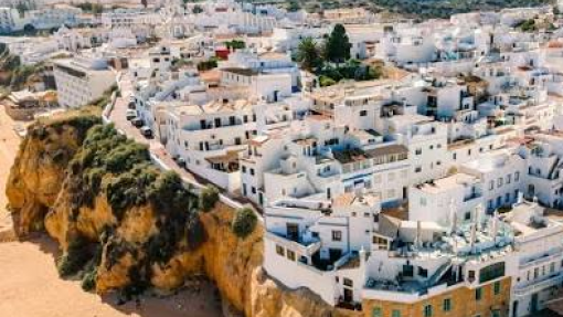 Mau tempo: Plano de drenagem de Albufeira no valor de 46 ME vai ser retomado pela APA – Ministra