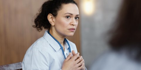 Mais de 30% dos profissionais de saúde apontam violência psicológica como frequente a generalizada