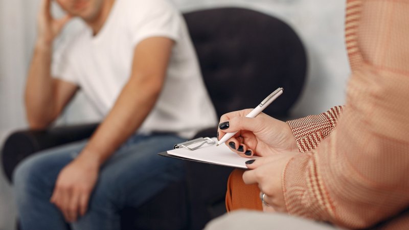 Quase um quinto das pessoas entre os 25 e os 34 anos procurou apoio de saúde mental em 2025