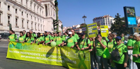 Manifestantes exigem ter voz nas decisões sobre saúde mental
