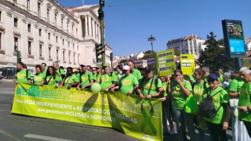 Manifestantes exigem ter voz nas decisões sobre saúde mental