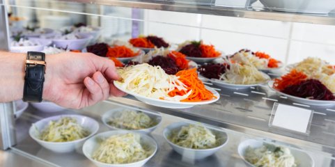 Refeitórios escolares limitam doces e proíbem alimentos processados