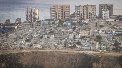 Portugueses continuam a enfrentar o desafio de reconstruir casas, negócios e vidas após sismos