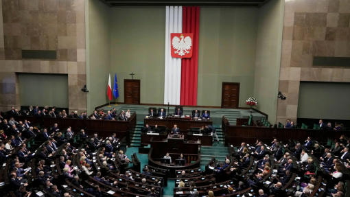 Deputados da Polónia aprovam legislação que flexibiliza direito ao aborto