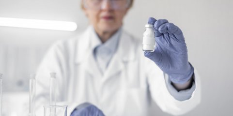 Farmacêuticas terão de assegurar tratamento gratuito após ensaios
