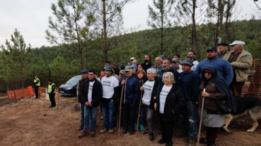 Opositores à mina de lítio repetem bloqueio aos trabalhos da Savannah em Boticas