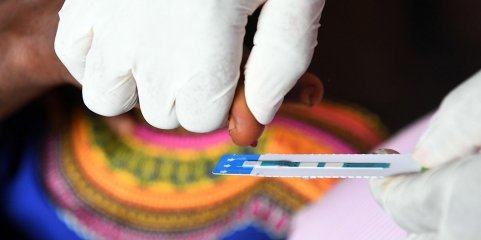 Parlamento moçambicano pede plano para reter pacientes em tratamento ao VIH