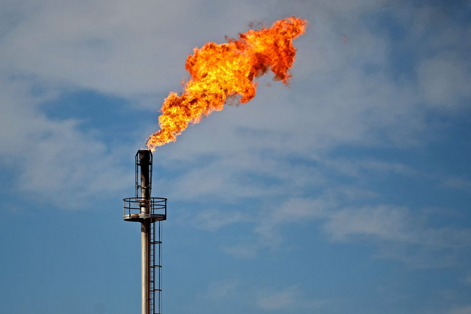 Petróleo Brent continua a cair mais de 9% para 17,31 dólares