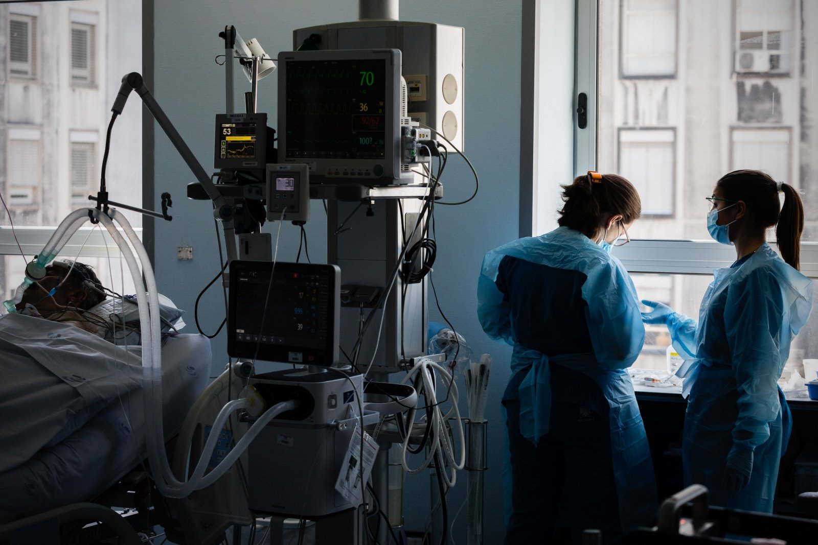 Covid 19 Portugal Com 12 Mortes E 2 598 Novos Casos Nas Ultimas 24 Horas