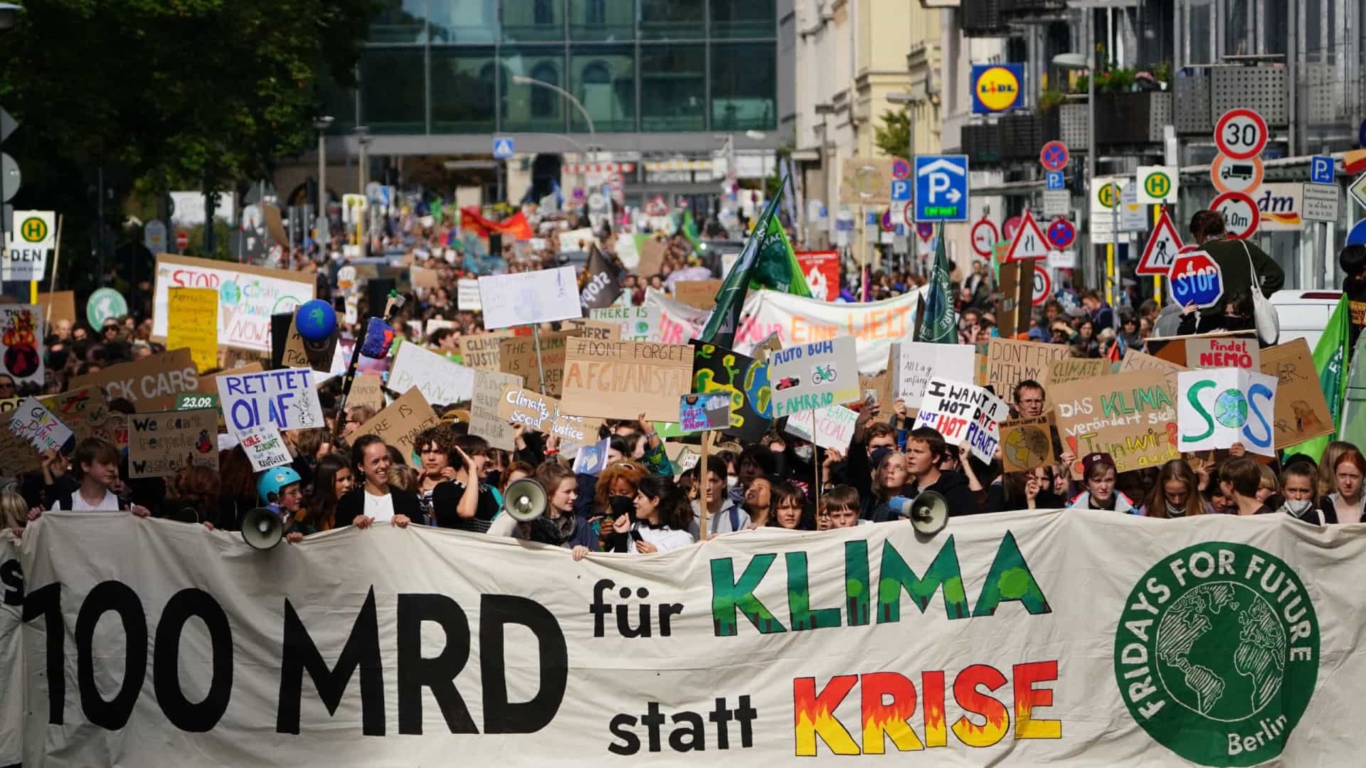 Junge Aktivisten sind zurück beim globalen Klimastreik, um Maßnahmen von Regierungen zu fordern